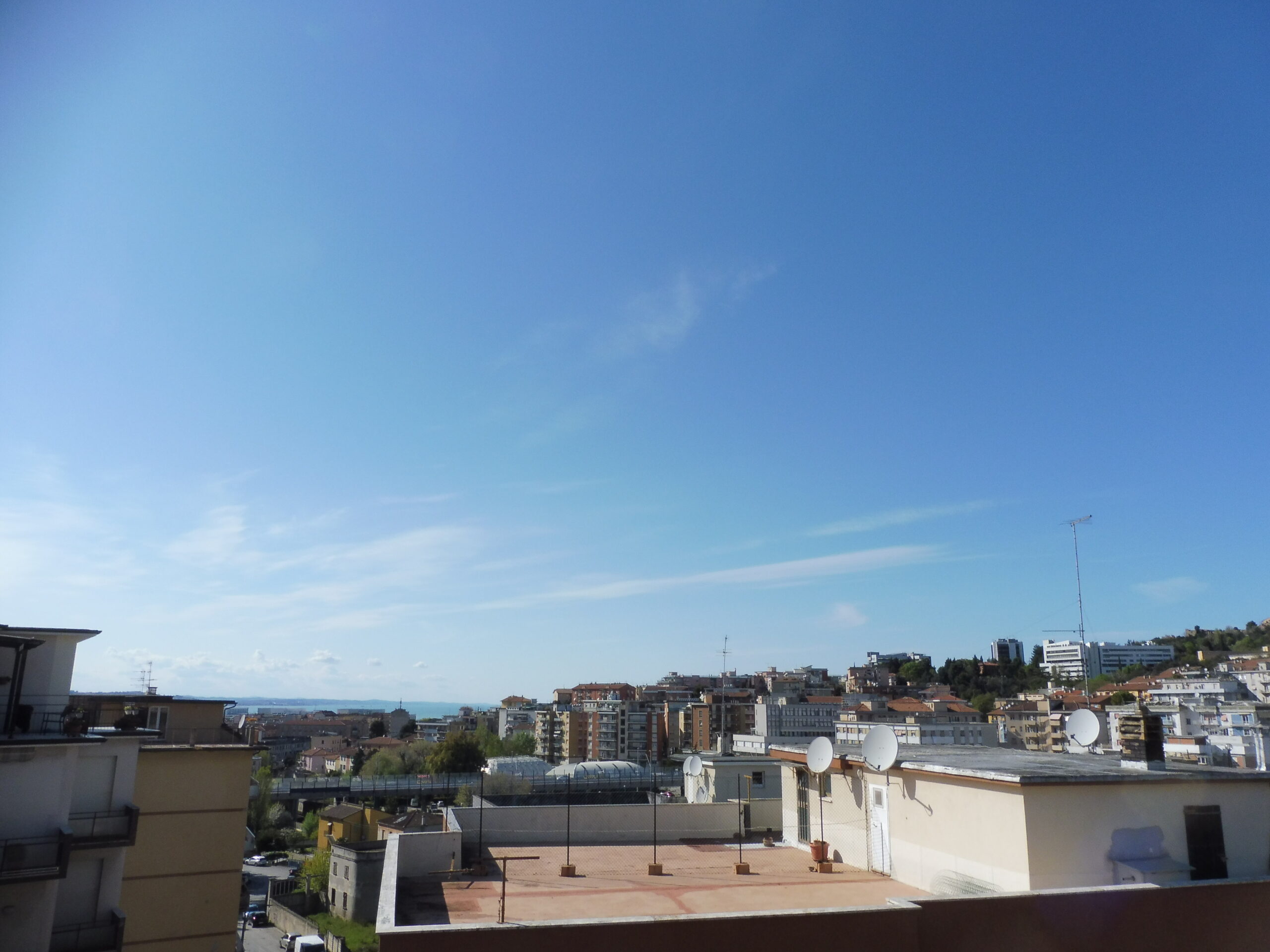 Appartamento con Terrazzo e Vista Mare
