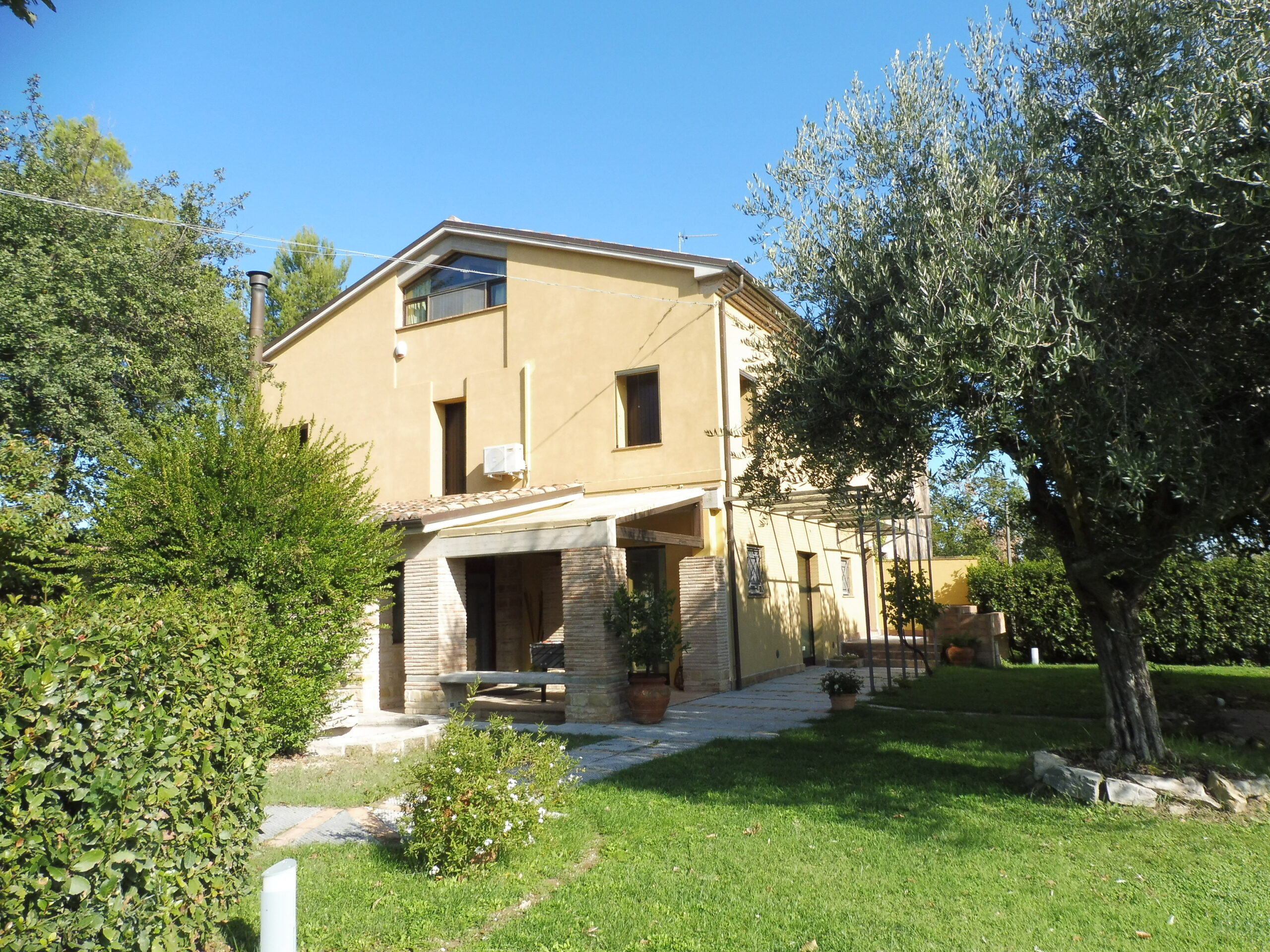 Bifamiliare con Ampio Giardino