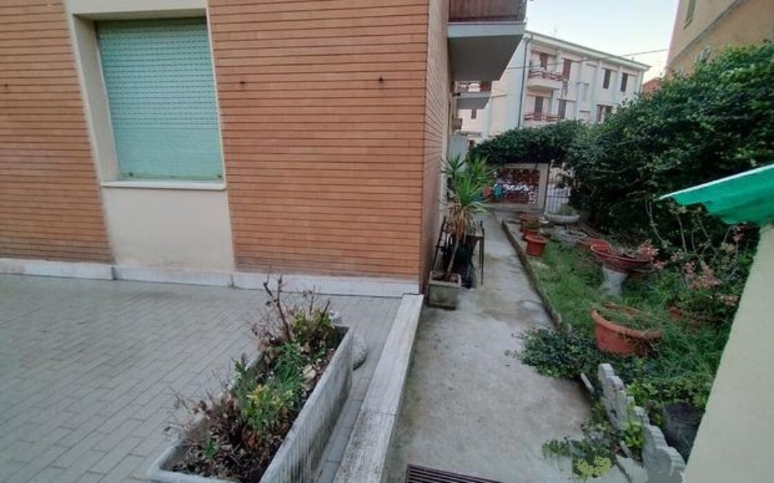 Appartamento con Terrazzo e Giardino